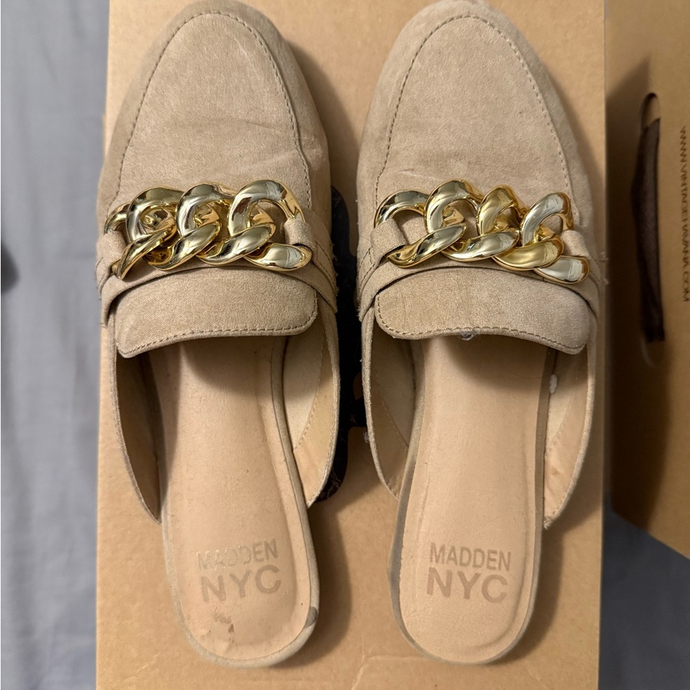 Women's Tan mules with Gold Chain